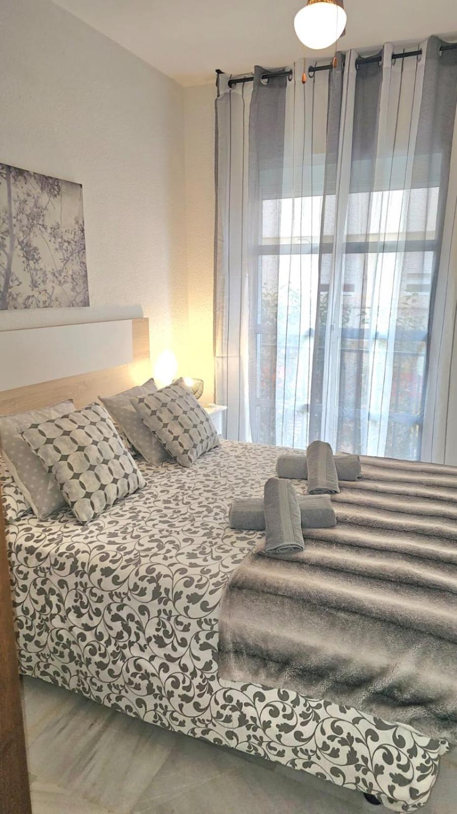 Ideal Holiday Apartment One Bedroom City Center 말라가 외부 사진