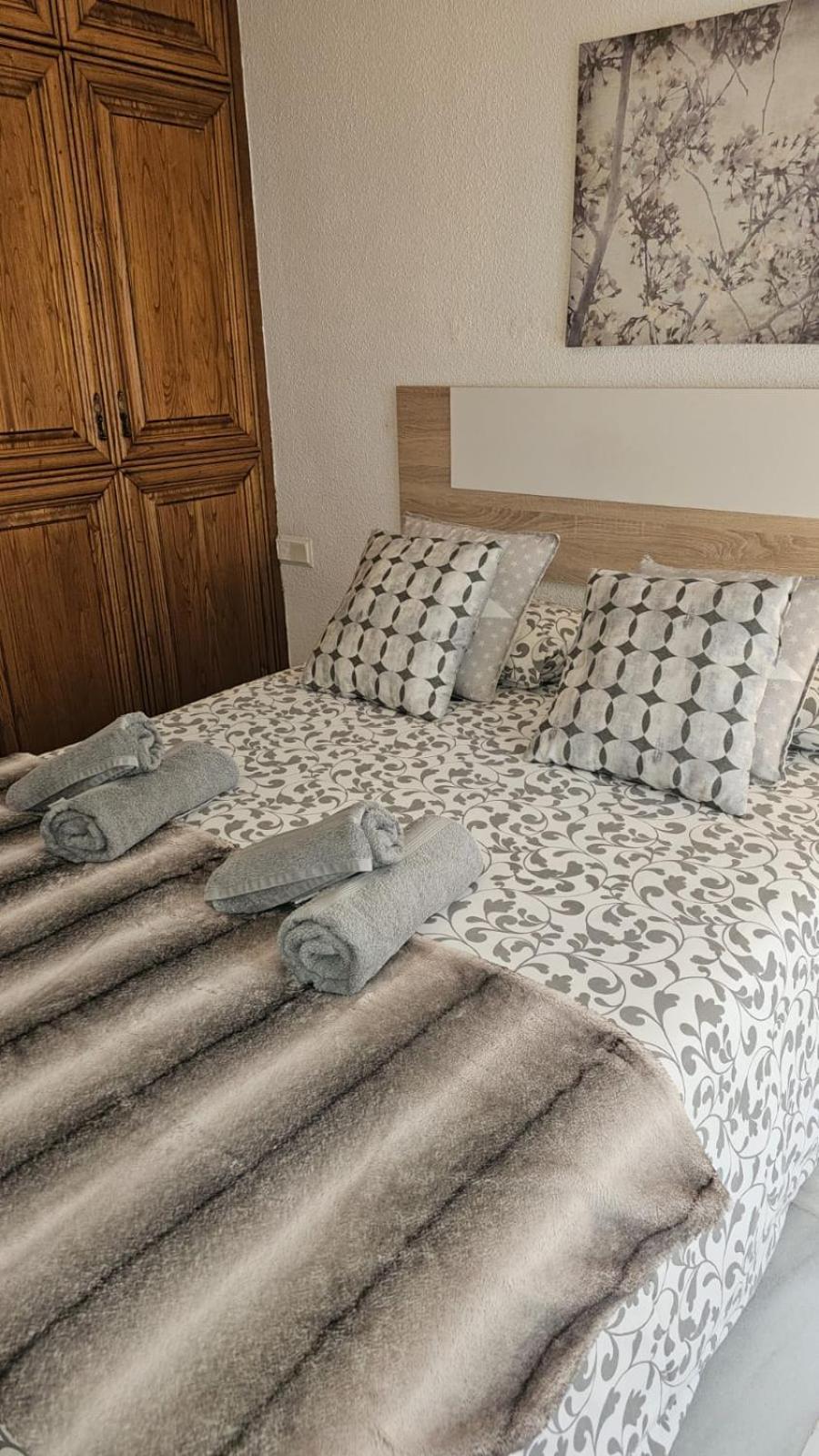 Ideal Holiday Apartment One Bedroom City Center 말라가 외부 사진
