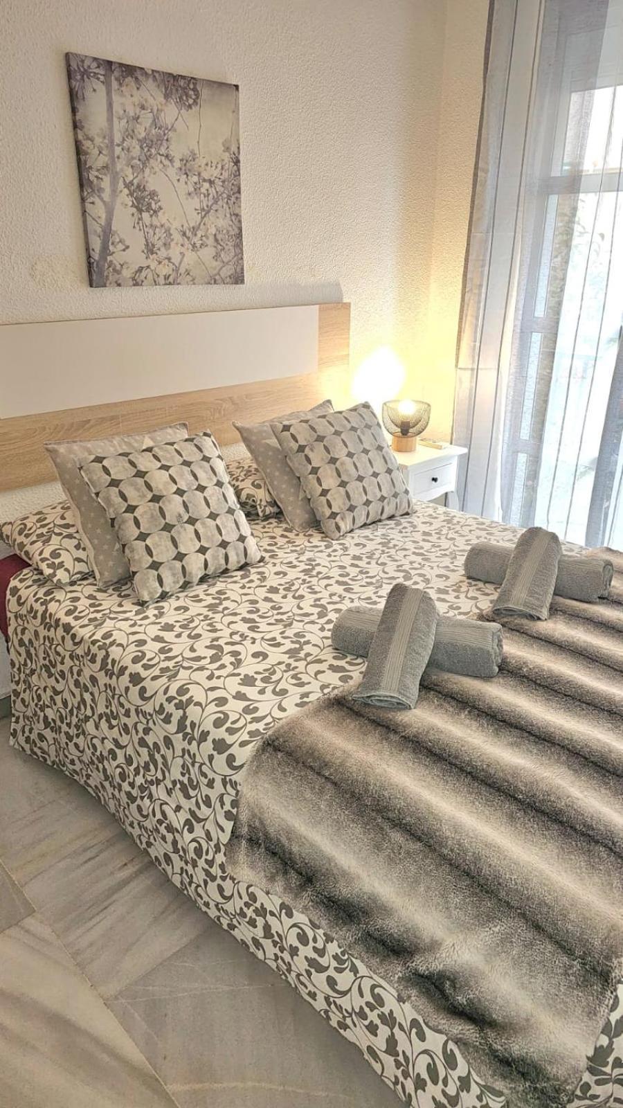 Ideal Holiday Apartment One Bedroom City Center 말라가 외부 사진