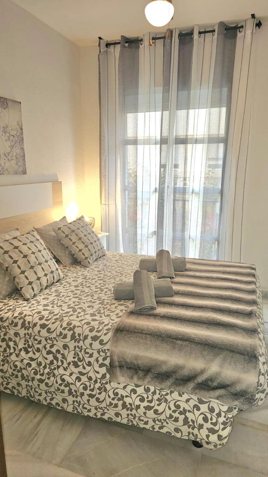 Ideal Holiday Apartment One Bedroom City Center 말라가 외부 사진