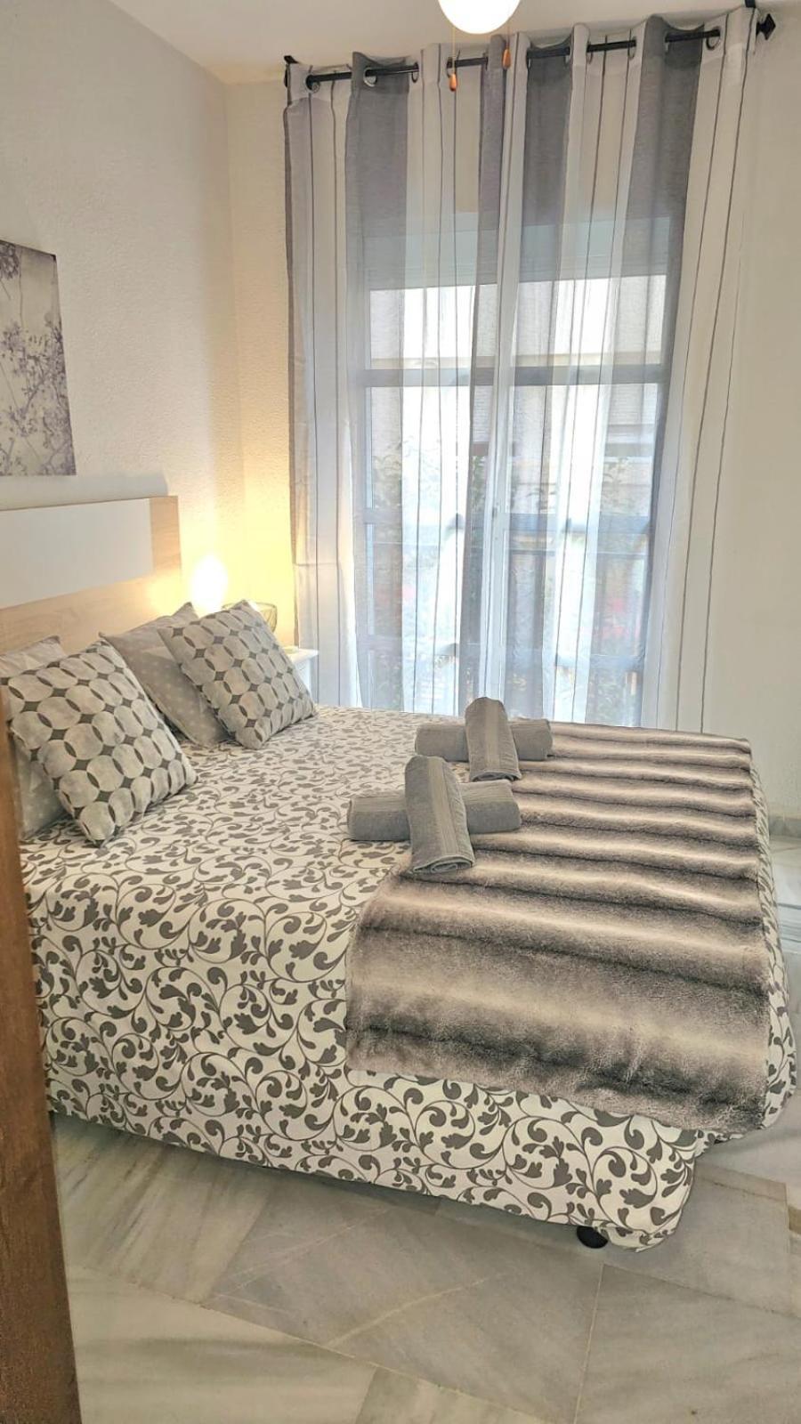 Ideal Holiday Apartment One Bedroom City Center 말라가 외부 사진
