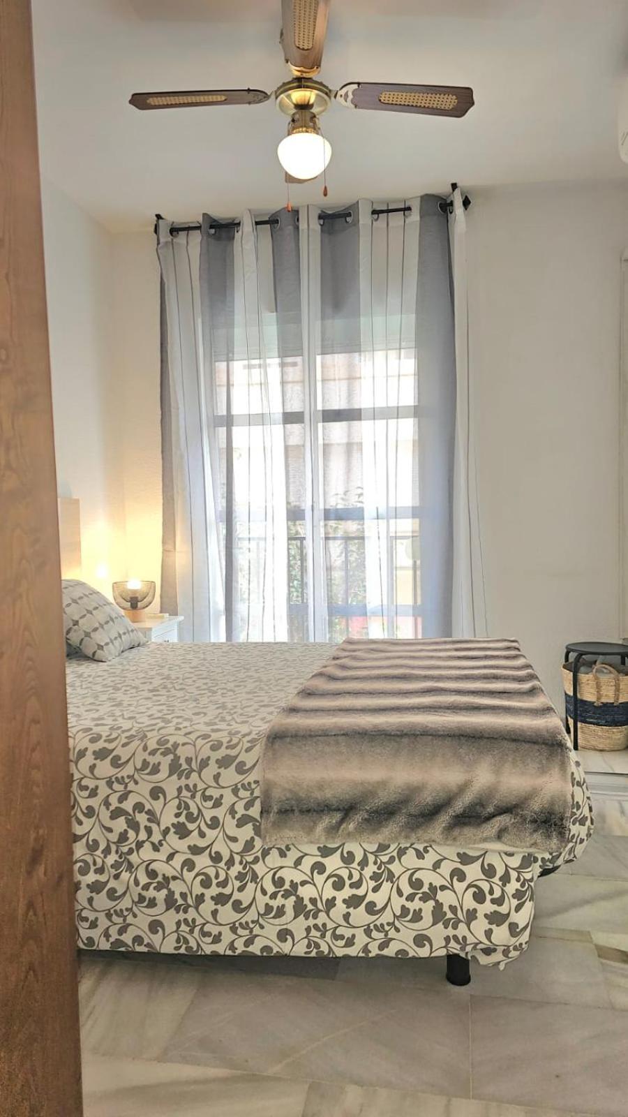 Ideal Holiday Apartment One Bedroom City Center 말라가 외부 사진